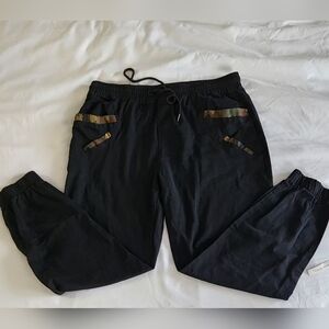 EUC UNBRANDED black/camo joggers LARGE